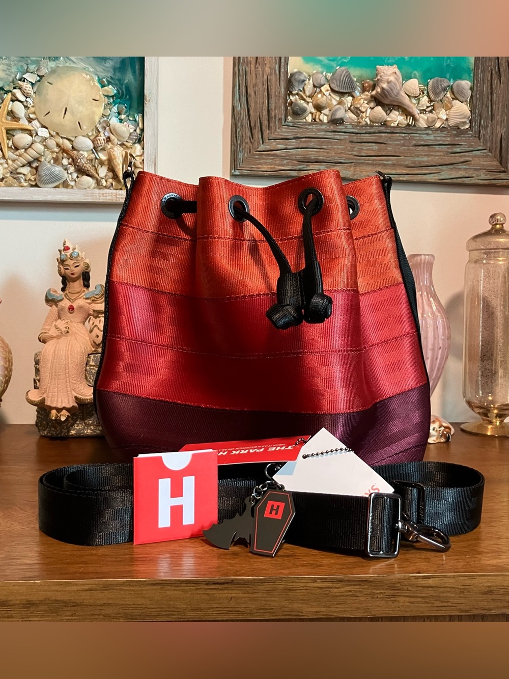Harveys Seatbelt Vamp Vampire Park Hopper Bag